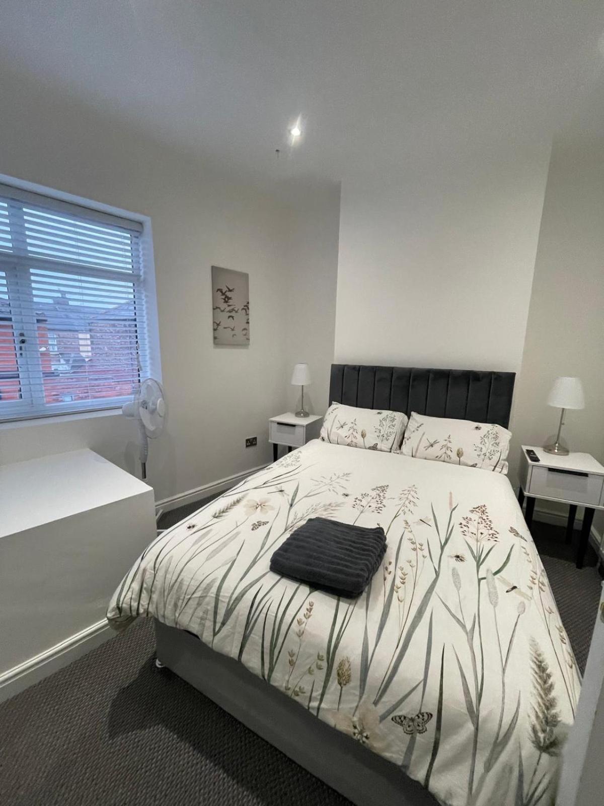 Spacious 2 Bedroom Apartment Liverpool Exterior foto
